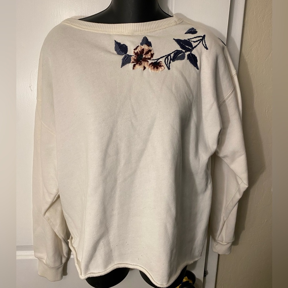Abercombie embroidery sweater